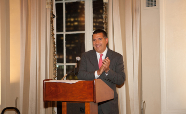 Giving this year’s awardee well-deserved applause during Youth INC’s Chips for Change fundraiser in NYC.